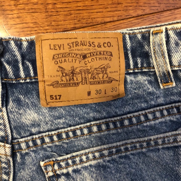 517 Levi Jean Shorts - Picture 3 of 3